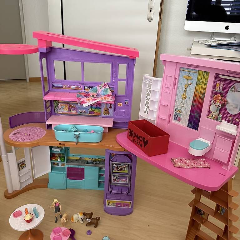 Maisons pour enfant: Barbiehaus mit Zubehör – D'occasion à Hochdorf par Franciscochico 2