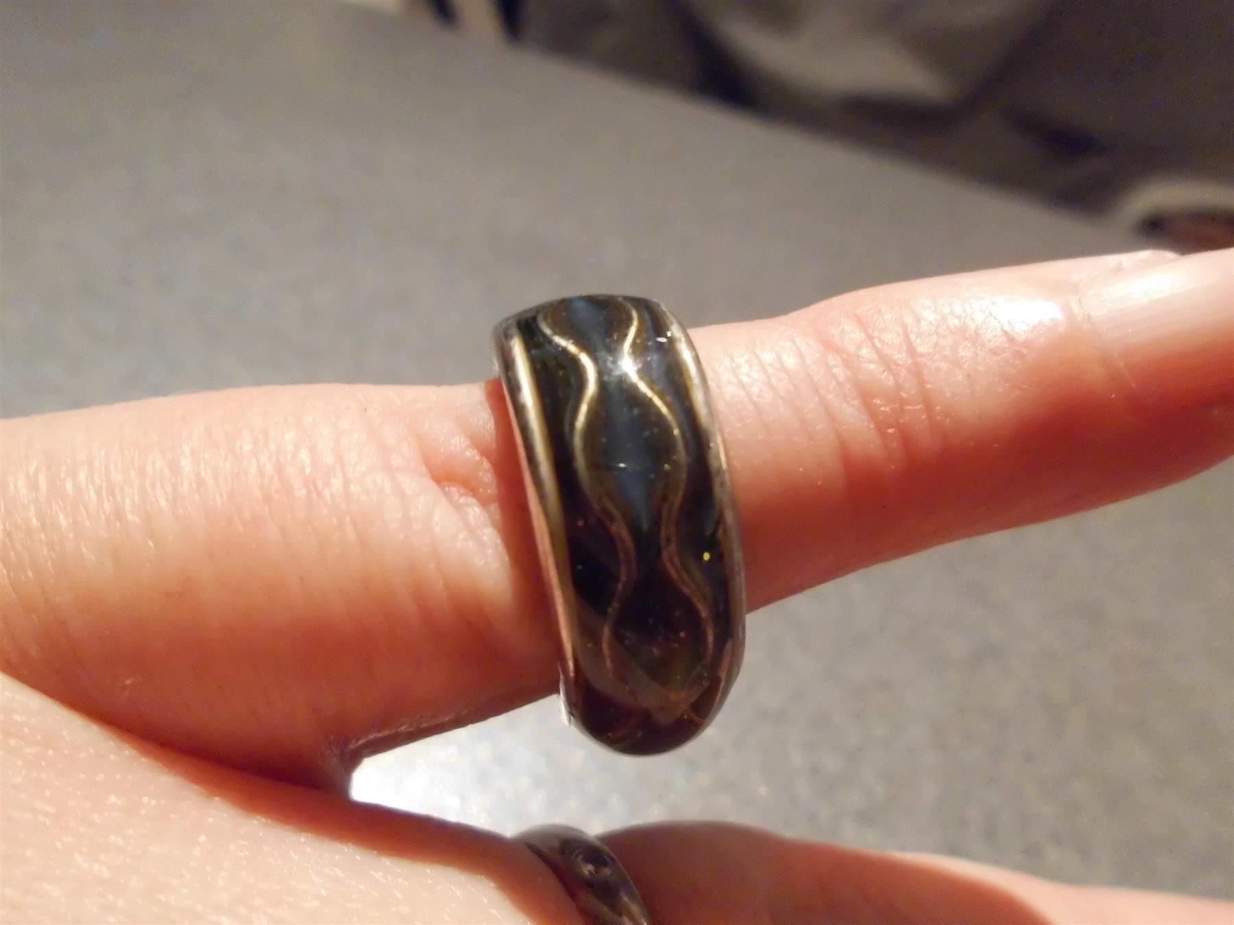 Ringe: Ring silberfarbig, grün/schwarz – Gebraucht aus Zürich von abraxas1291