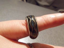 Ring silberfarbig, grün/schwarz