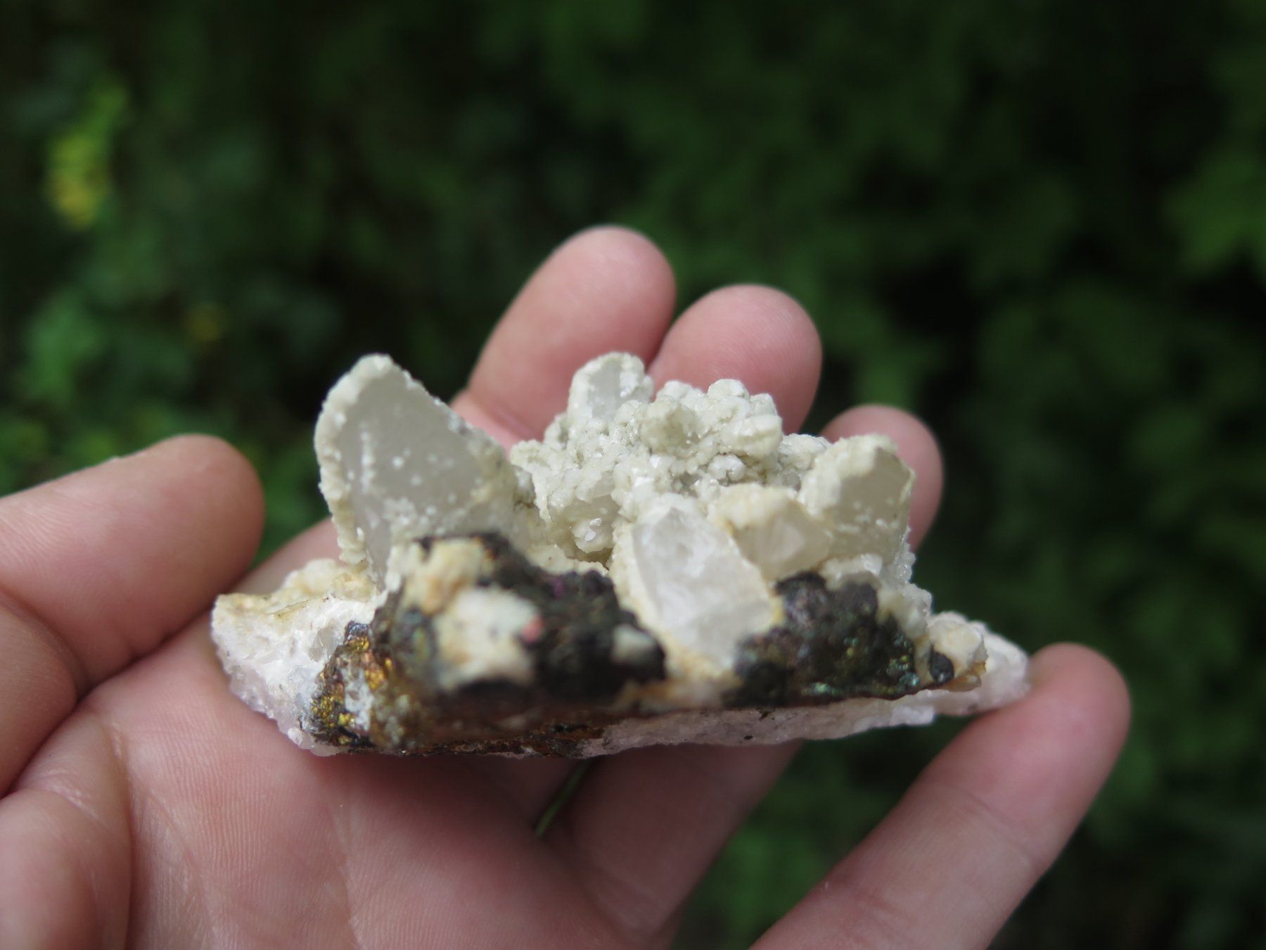 Minéraux & Lithothérapie: Quarz Stufe mit Pyrit und Dolomit – D'occasion à Schaffhausen par Yamakana51L8736OQ8 7
