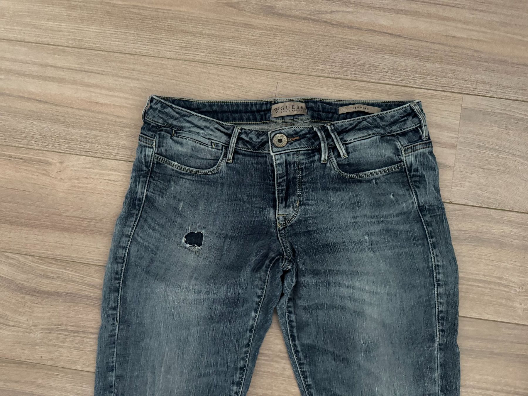 Guess Jeans: GUESS Jeans blau Jegging, Gr. 30 – Gebraucht aus Bonstetten von VCLS 1