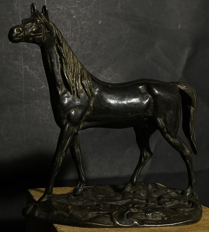 Pferde-Skulptur Aus Kunstharz - Elegante Deko Für Wohnzimmer & Büro