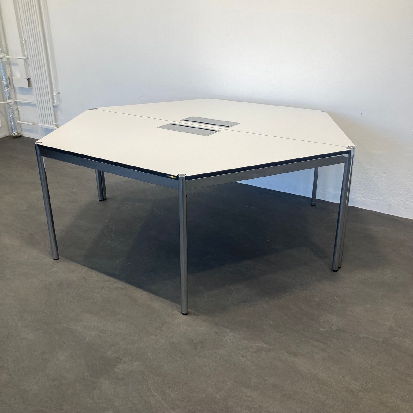 USM Tavoli: USM-Haller Classic Doppel-Trapez-Sitzungstisch - 2000x1740 – Usato da Schönenwerd venduto da mcofficeshop 2