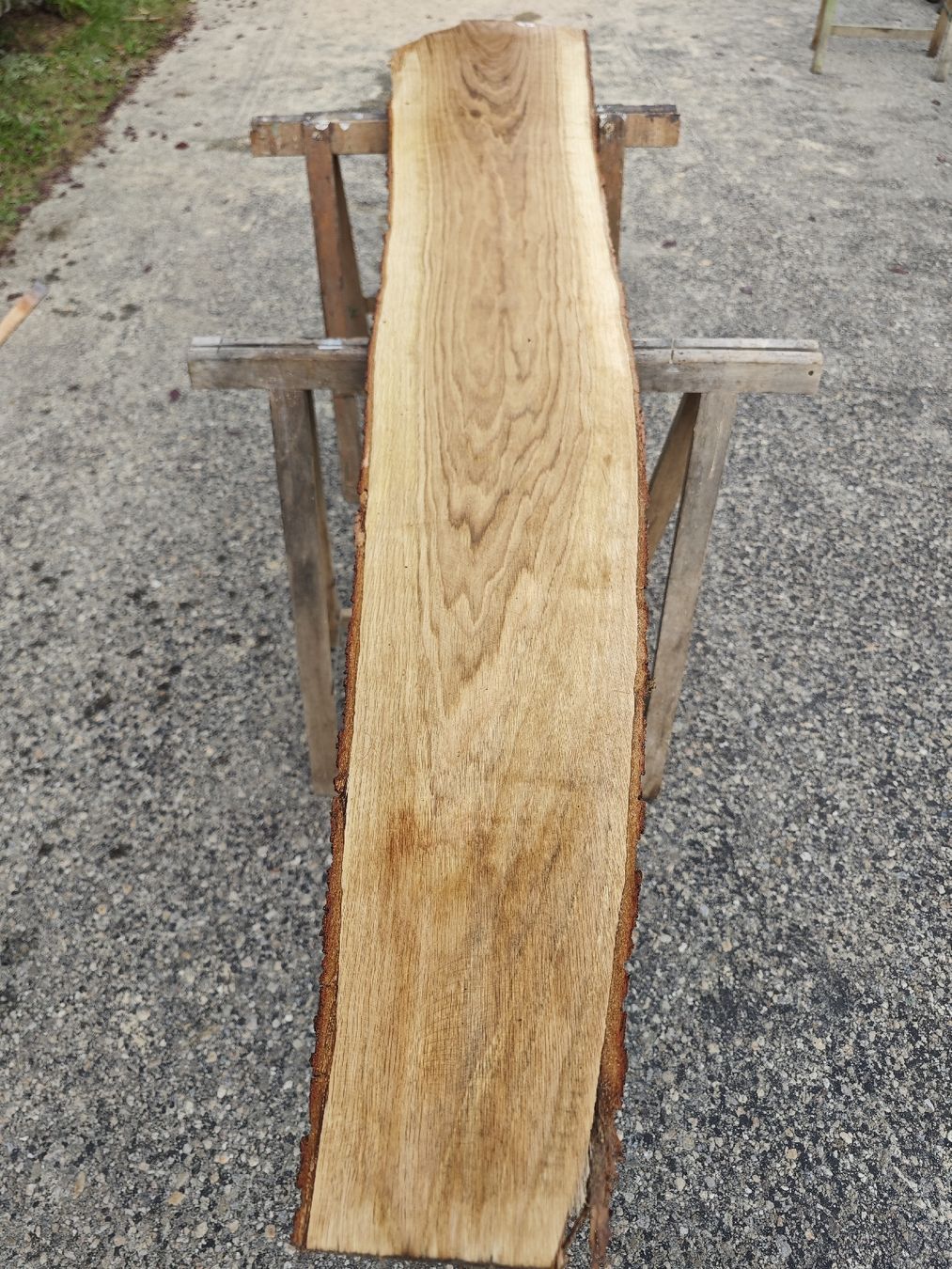 Holzartikel: E8 Eichenbrett massiv 30 mm – Luftgetrocknet – Neu (gemäss Beschreibung) aus Brittnau von Toebiholz 1