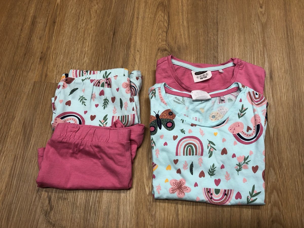 Pyjamas & Ähnliches: Kurzarm Pyjamas Gr.98/104 – Gebraucht aus Weggis von bac_qf5c