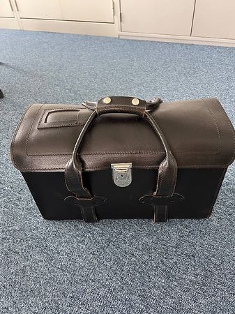 Werkzeugkoffer aus Leder