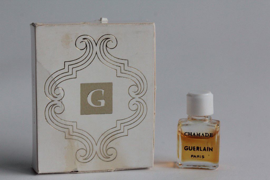 Guerlain Profumi & Eau de Toilette: GUERLAIN Flacon miniature Chamade – Usato da Vandoeuvres venduto da Dom-Tom