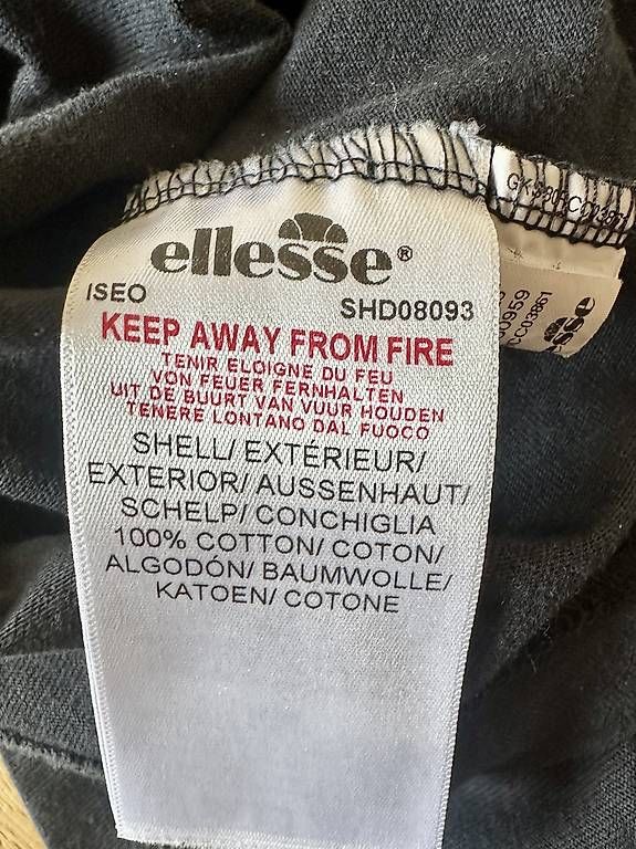 Ellesse T-shirt: Ellesse Shirt in L – Usato da Basel venduto da thmnn 3