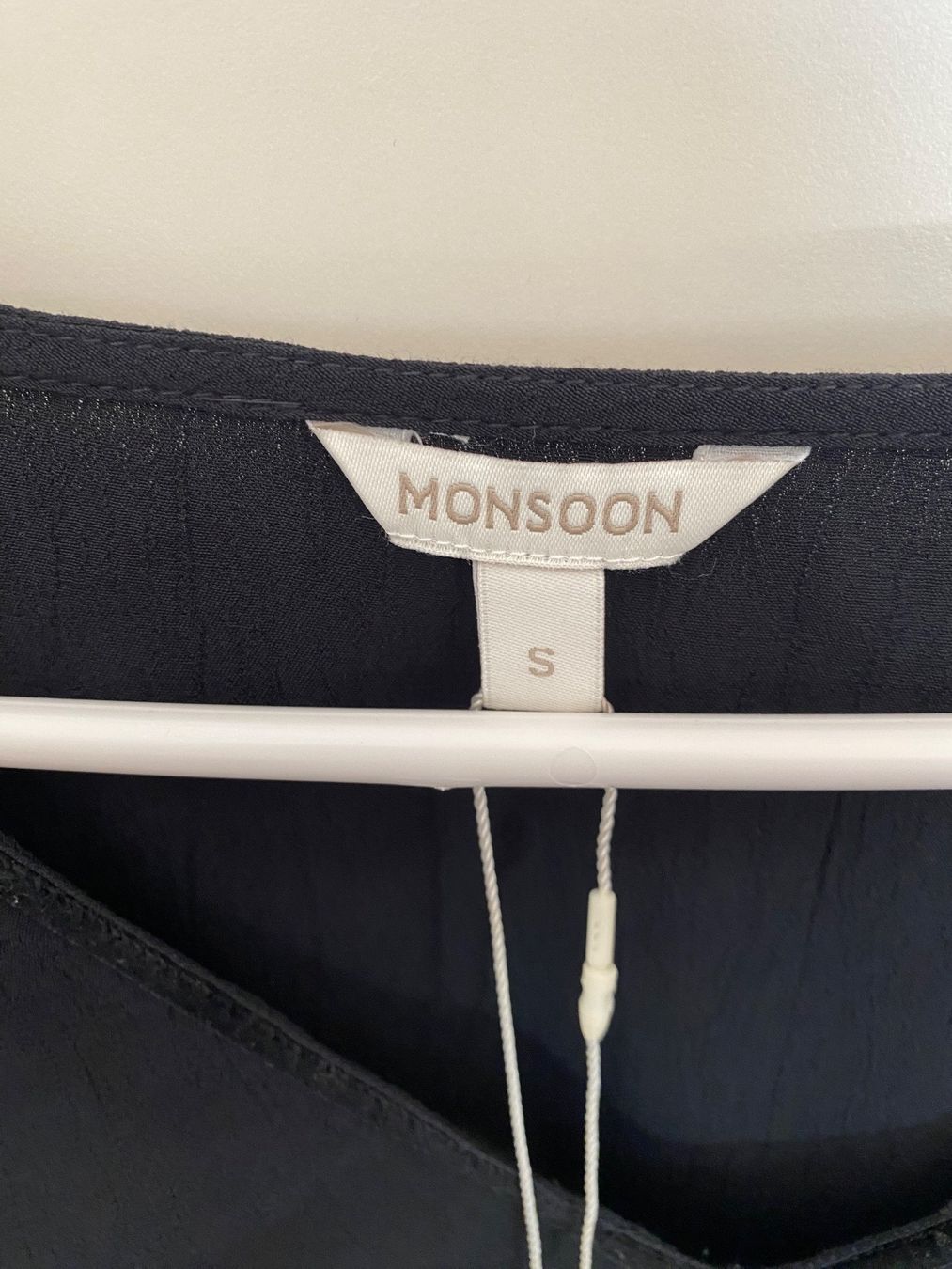 Vestiti: Kleid Monsoon schwarz pinkes Muster S NEU – Nuovo (secondo la descrizione) da Oberglatt ZH venduto da jul_nhy7 2