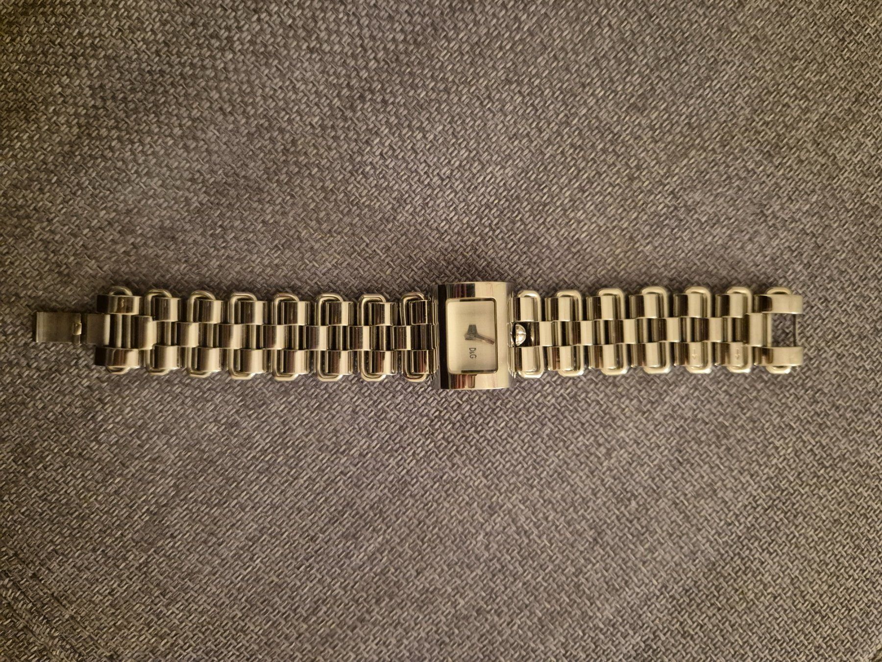 Dolce & Gabbana Orologi: D&G Damenuhr super stylisches Model  mit Strass – Nuovo (secondo la descrizione) da Zürich venduto da yam_5dw6 2