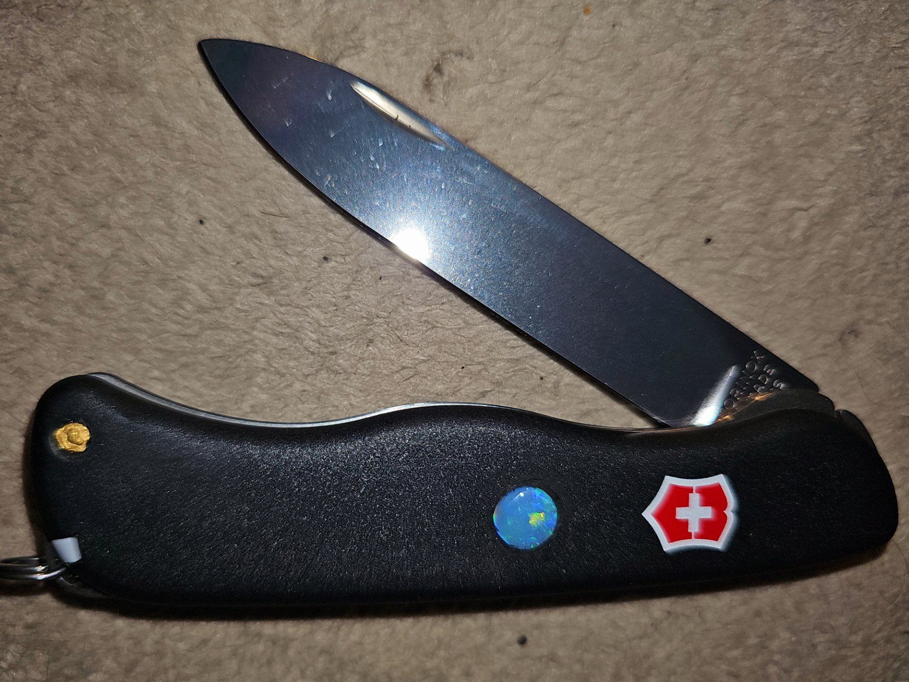 Victorinox Taschenmesser: Taschenmesser mit schweizer Goldnugget und Opal Australien – Neu (gemäss Beschreibung) aus Uerkheim von Winwinner 1