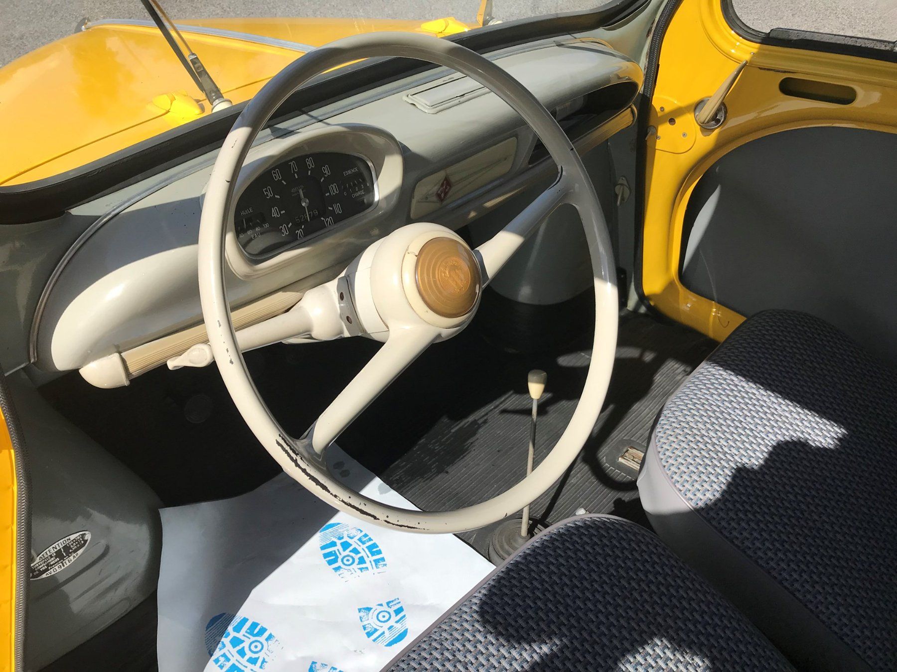 Renault Automobili: RENAULT 4 CV - R 1062 – Usato da Nyon venduto da data-comm 1