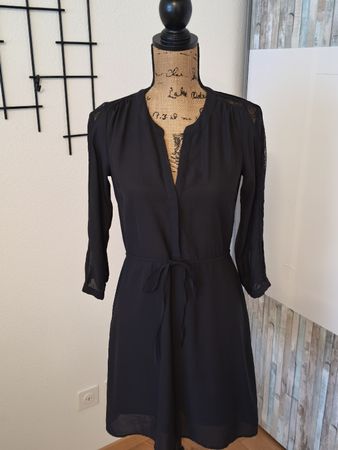 Kleid H&M schwarz Grösse 34 Spitze 3/4 Arm