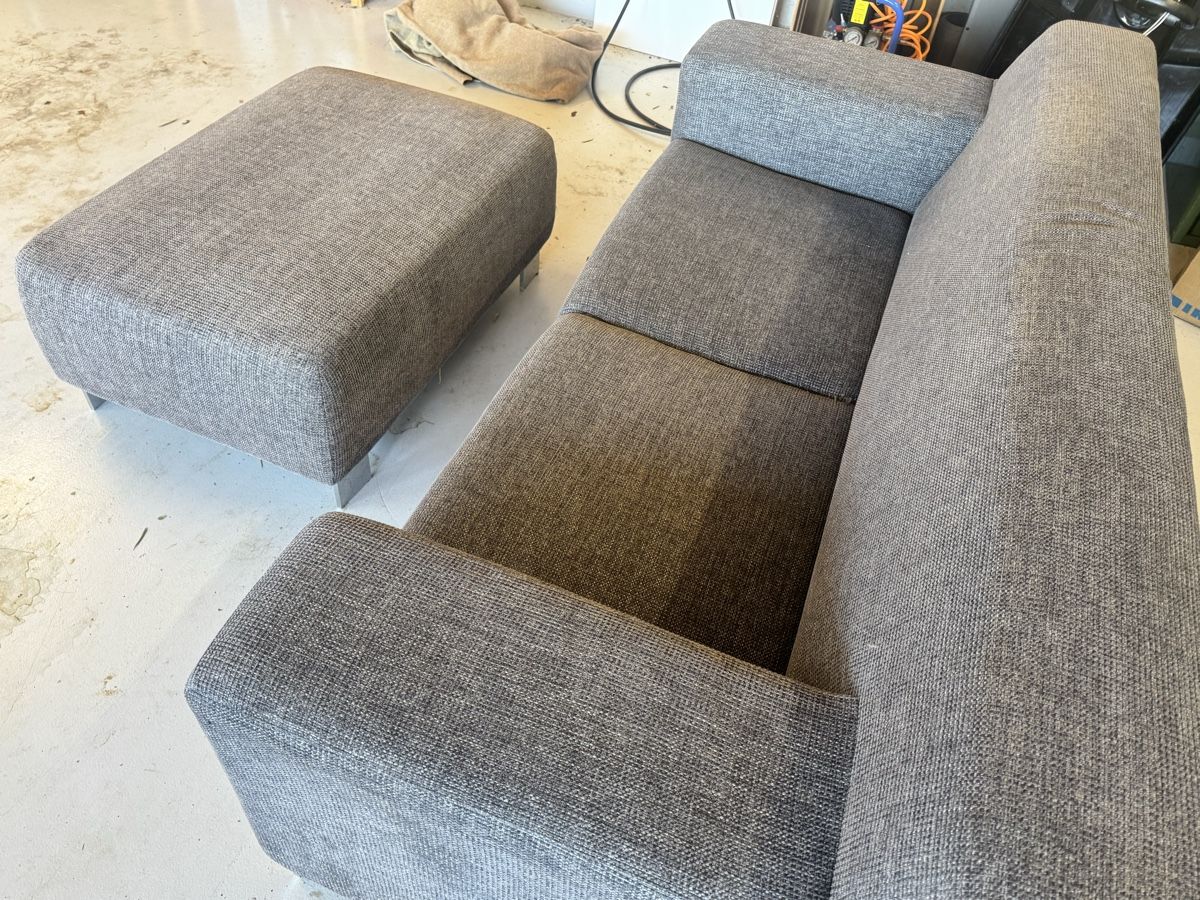 Sofas: Sofa Couch 2,5er mit Hocker – Gebraucht aus Uesslingen von Flurint 2
