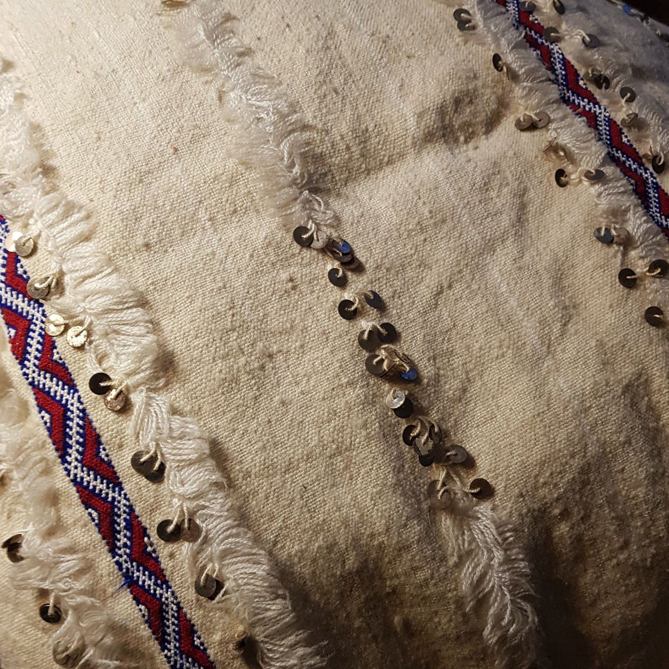 Coperte: Couverture vintage tissée main à paillettes – Usato da morges venduto da Kus.design 3