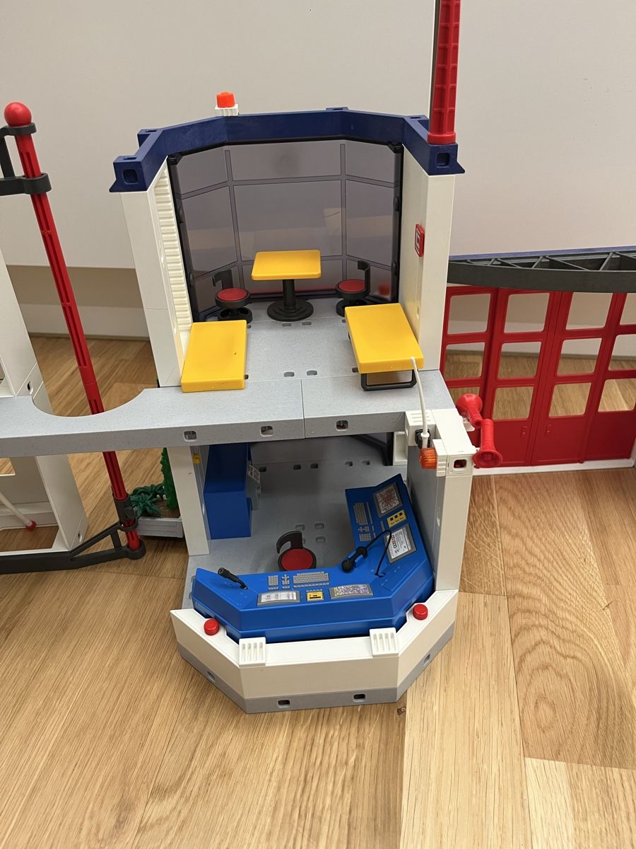 Playmobil Giocattoli: Playmobil Feuerwache 4819 – Usato da Bottighofen venduto da Billabongschweiz81 4