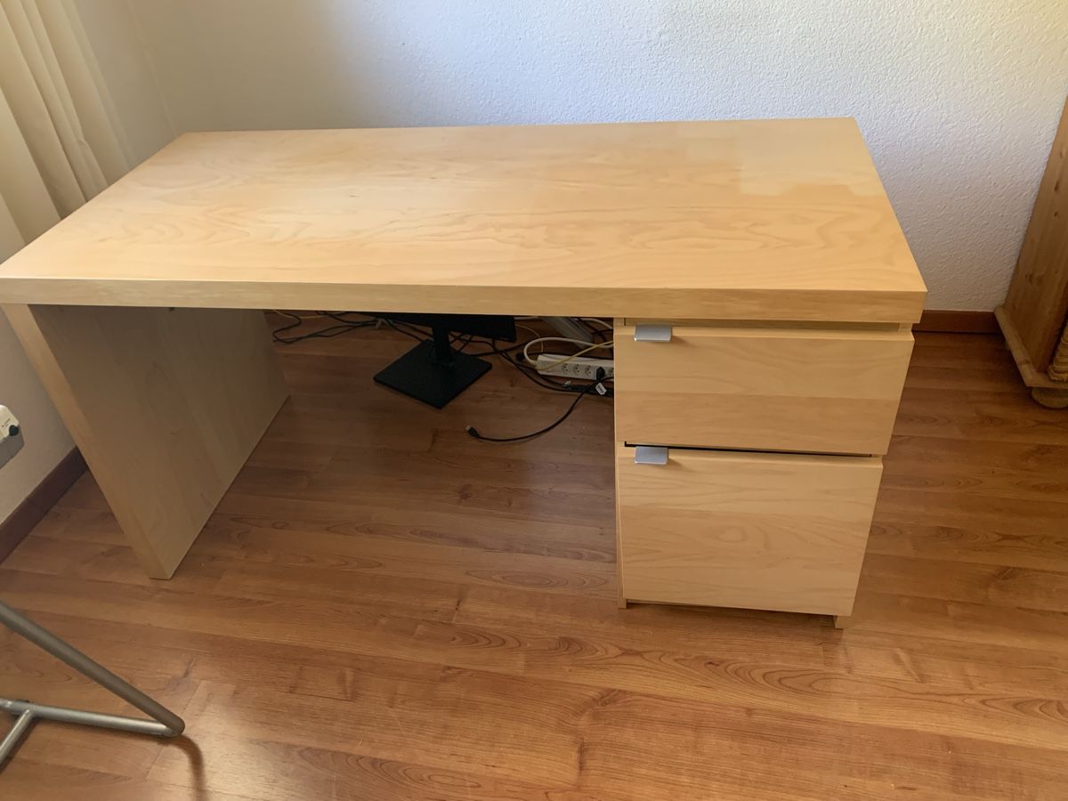 Schreibtische: Schreibtisch – Gebraucht aus Domat/Ems von csu_5hk2