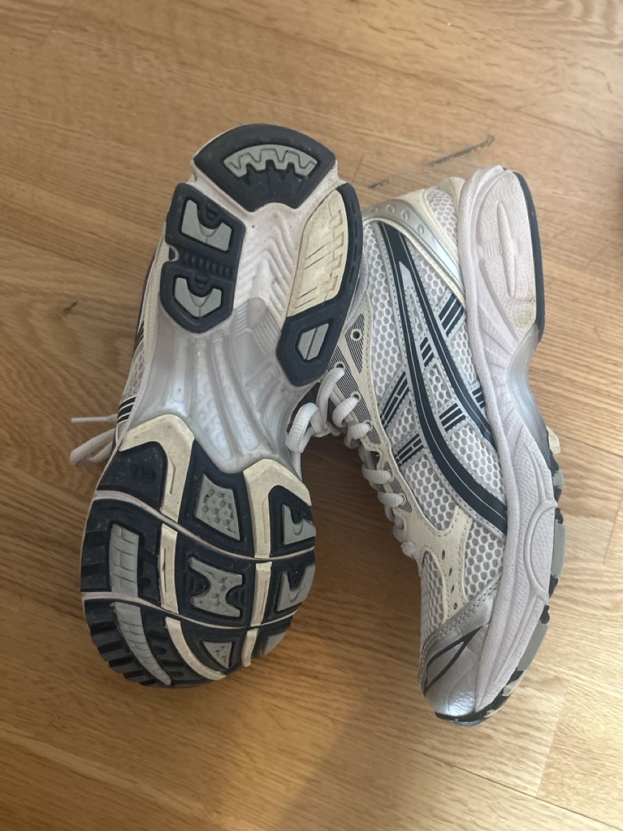 Asics Chaussures femmes: Asics gel Sneaker – D'occasion à Dübendorf par Jeanette189 4
