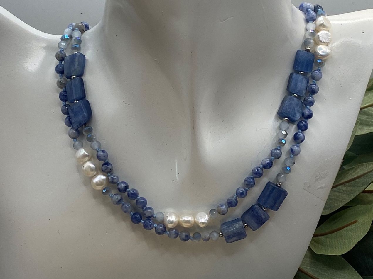 Ketten: Feines und leichtes Collier Kyanit und Sodalith – Neu (gemäss Beschreibung) aus Luzern von S.Kern01
