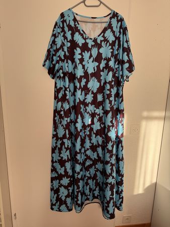 Kleid Blumenmuster Kurzarm Dunkelbraun Hellblau Grösse 54