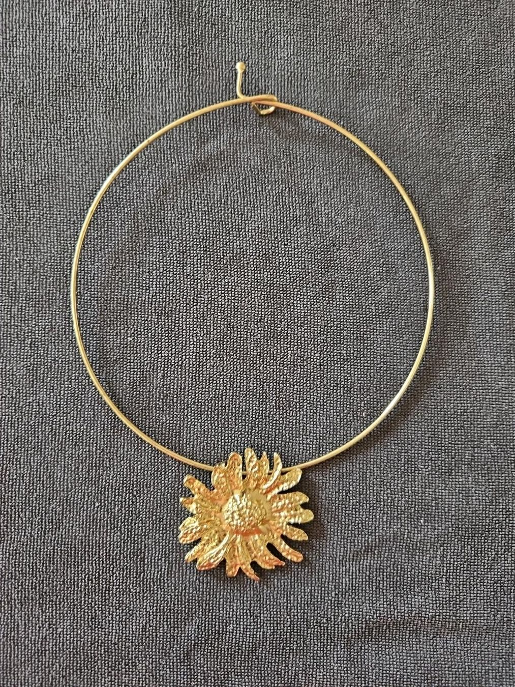 Catenine: Halskette mit Blumenanhänger – Nuovo e nell'imballaggio originale da Würenlos venduto da Rachel017