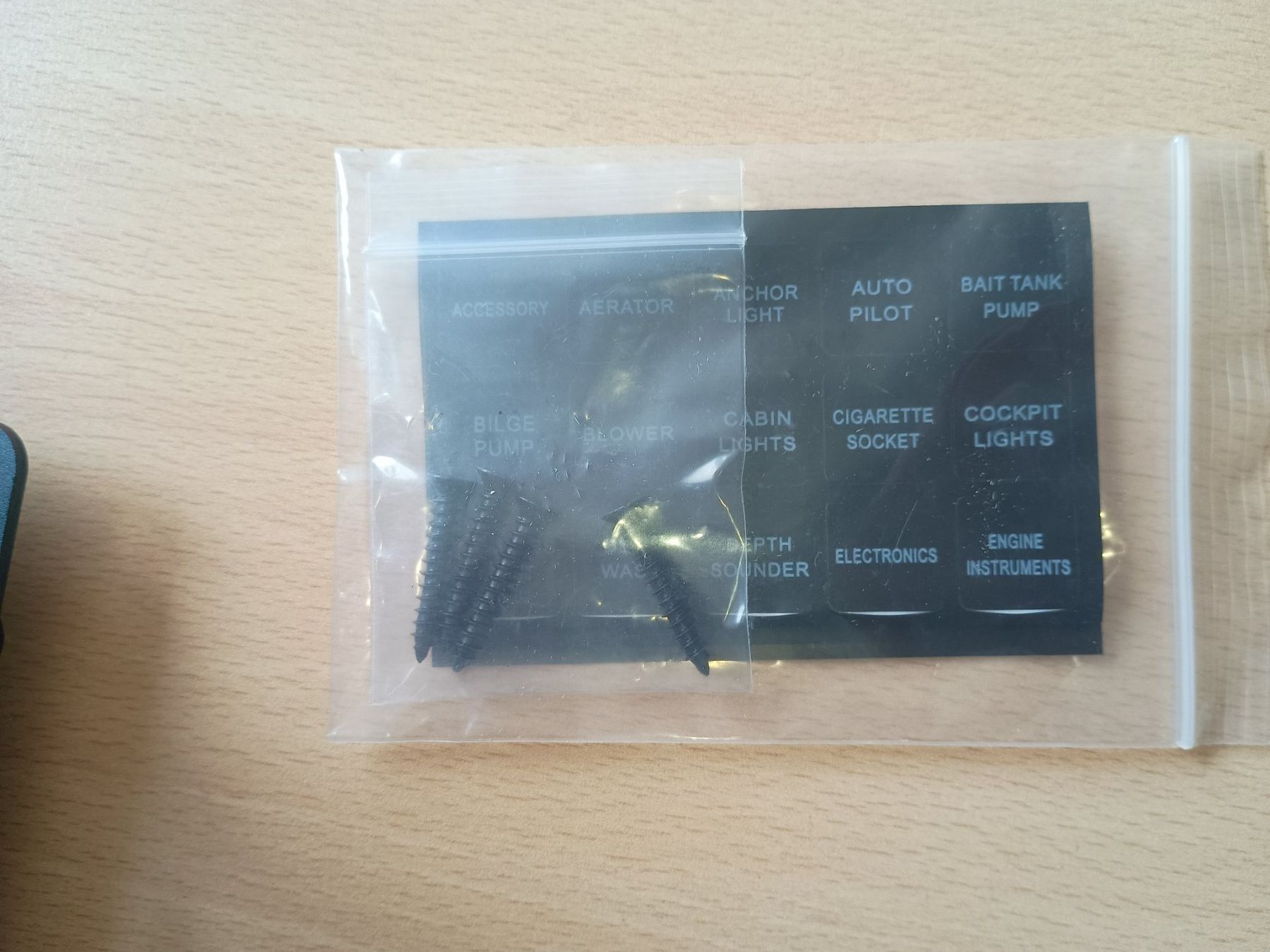 Interruttori: Schalterpanel mit 5 Schaltern und 12V Buchse neu – Nuovo (secondo la descrizione) da Bioggio venduto da natan81 2