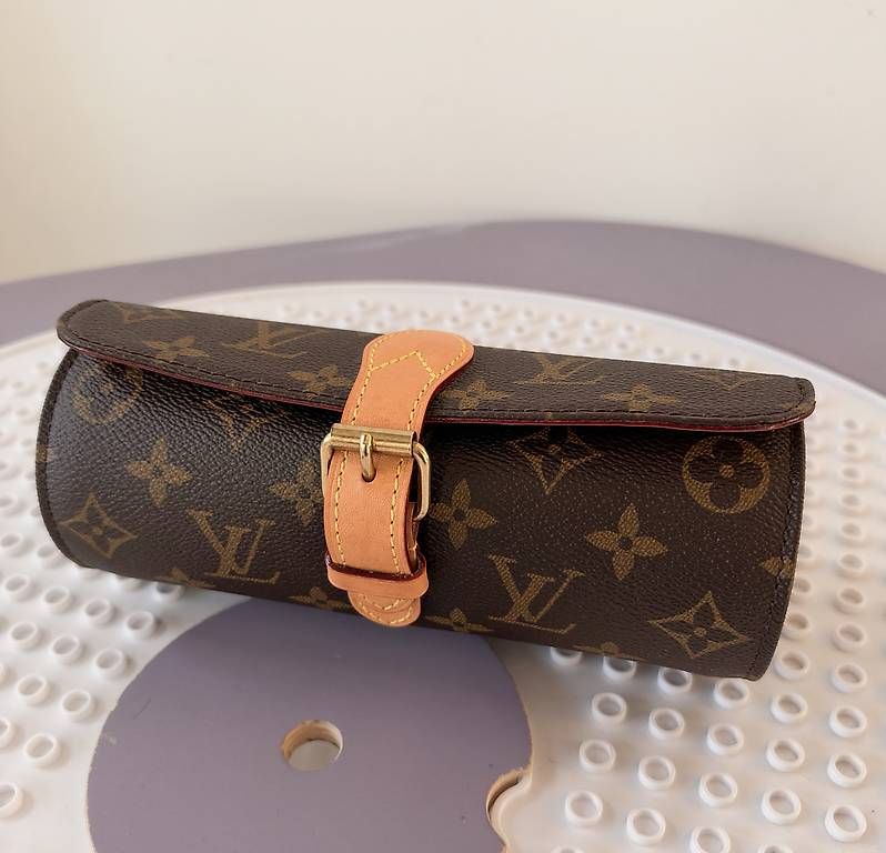 Scatole porta orologi: Louis Vuitton - Étui 3 montres  – Usato da Duillier venduto da yan_qmv7