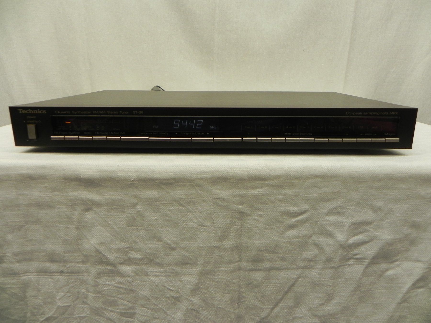 Technics Radio: Technics ST-S6 Tuner – Usato da Basel venduto da Life-Style-Art
