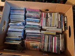 Lot de 6 Cartons de Cds environ 650 Cds Tous genres.