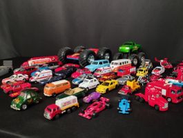 Diverse Spielzeugautos inkl. blaue Klappbox