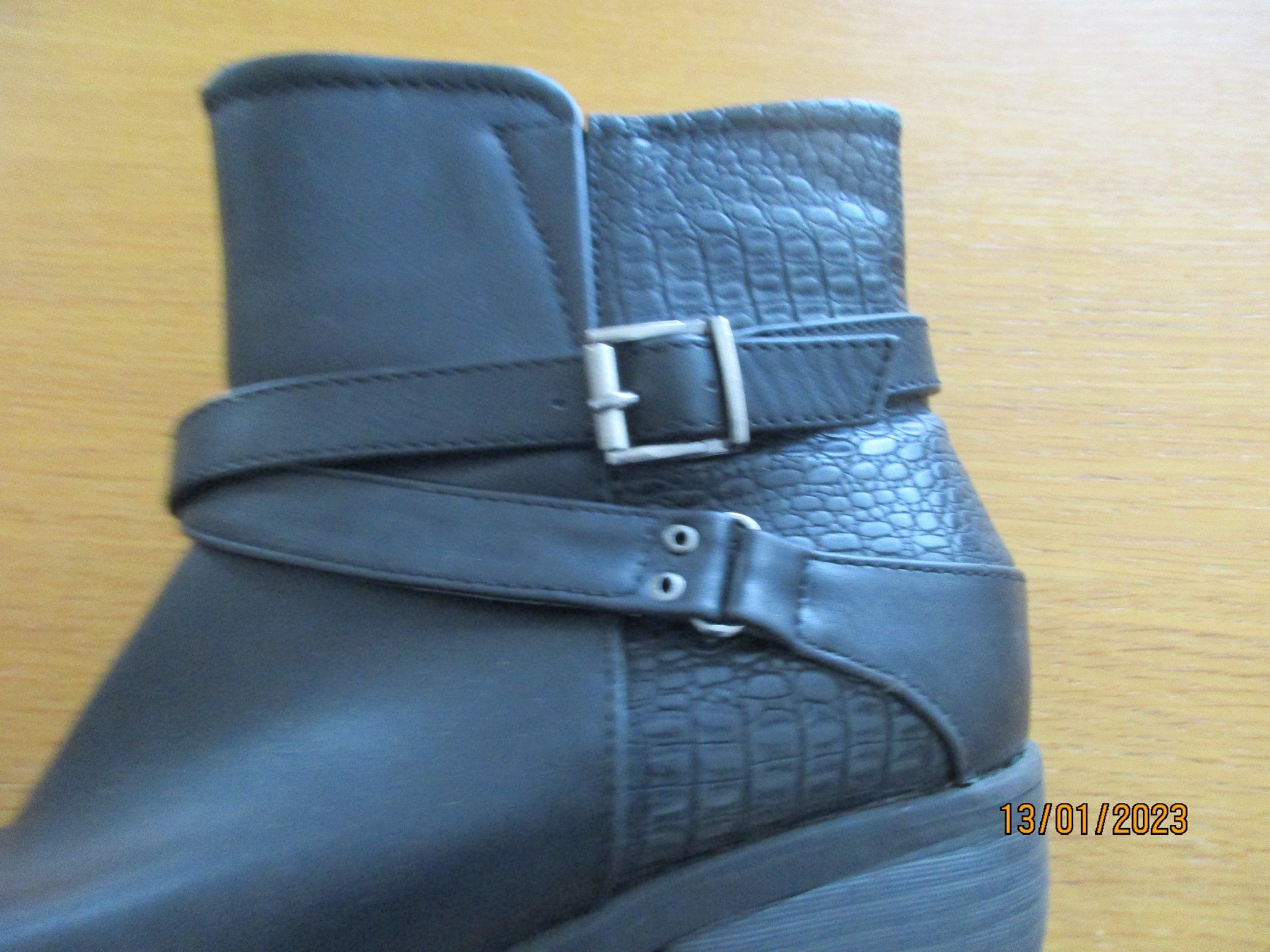 Damenschuhe: Stiefeletten Grösse 40 schwarz – Gebraucht aus Ottenbach von Claurin 1