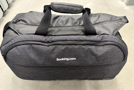 SWISS PEAK - NEW / NEU travel & sport bag + USB