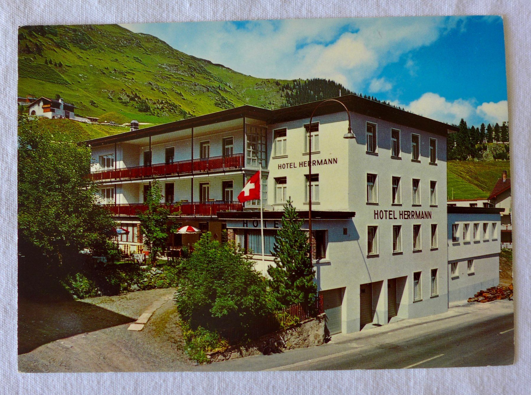 Cartoline postali: AK DAVOS-DORF GR, Hotel Herrmann – Usato da Wallisellen venduto da aloa09