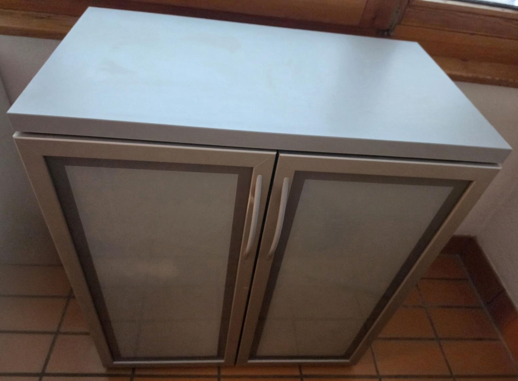 Commodes: Sideboard mit Glastüren und Schubladen – D'occasion à Regensdorf par Donaldduck0907 2