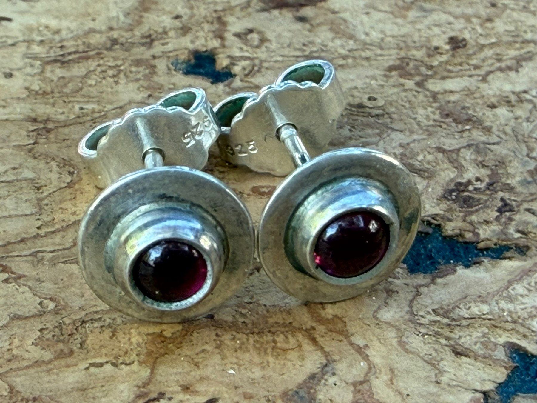 Orecchini pendenti & Orecchini a lobo: Silber-Ohrstecker 925, mit Granatstein – Usato da Liestal venduto da Nizli