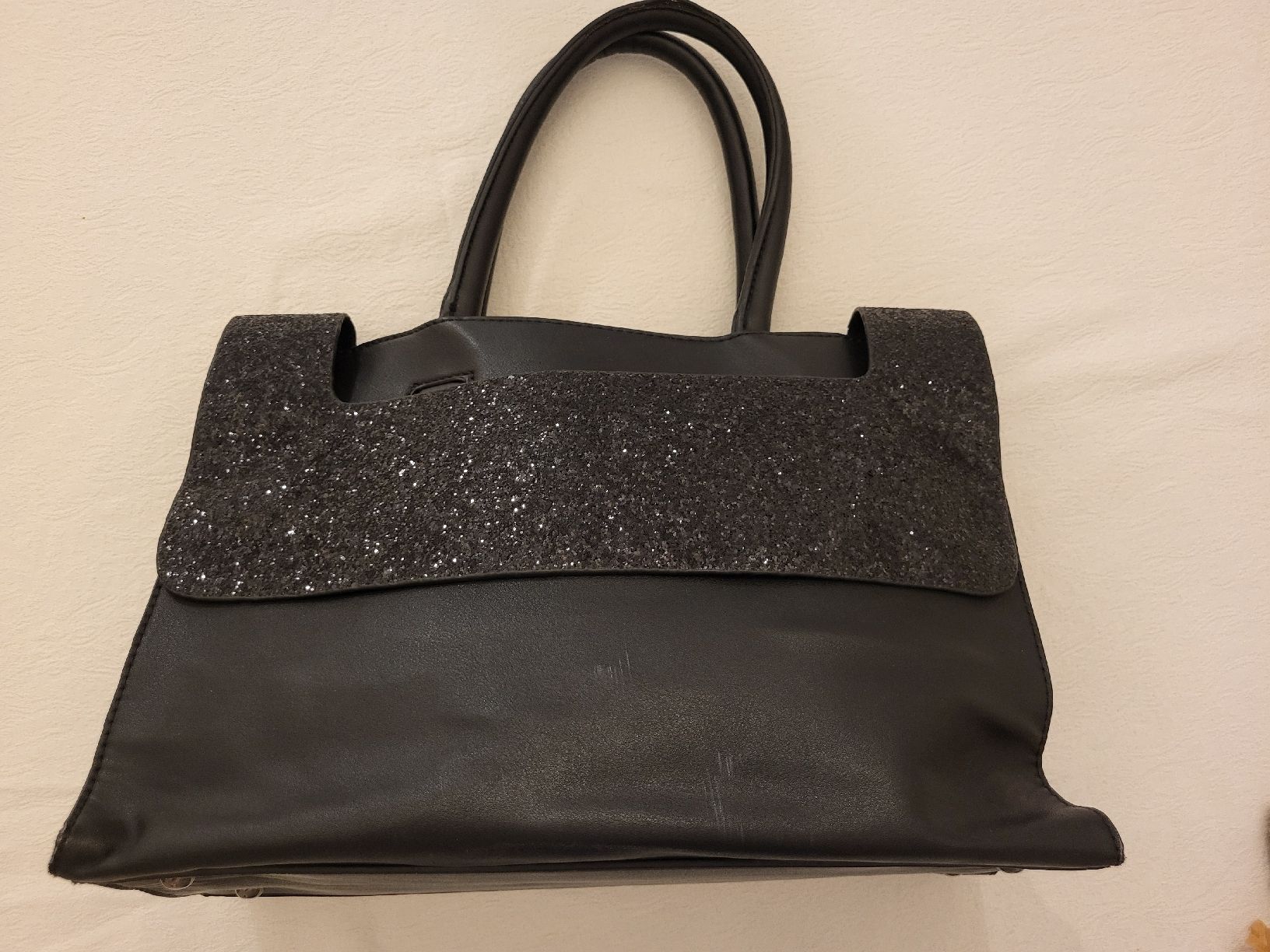 Borse da donna: Schwarze Handtasche – Usato da Rafz venduto da Mattimau