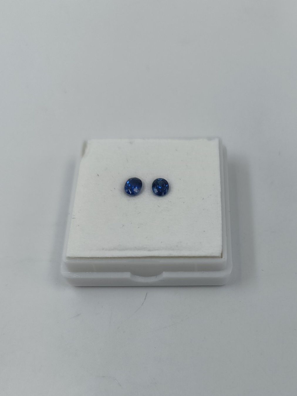 Edelsteine: 2 BLAUE OVALE SAPHIRE 0.96 CT. – Gebraucht aus Luzern von EdiGem 3
