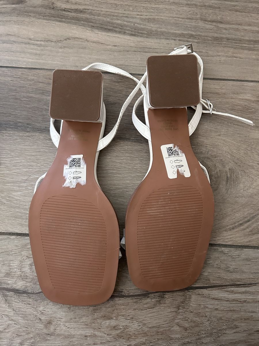 Asos Scarpe da donna: Sandales blanches à talon  – Usato da Vilars NE venduto da Lau_Vth 5