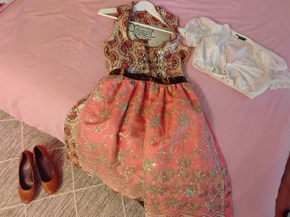 Kleider: Wunderschönes Rosen Dirndl Gr.38  NP 360 – Gebraucht aus Romanshorn von Ammanpat 1