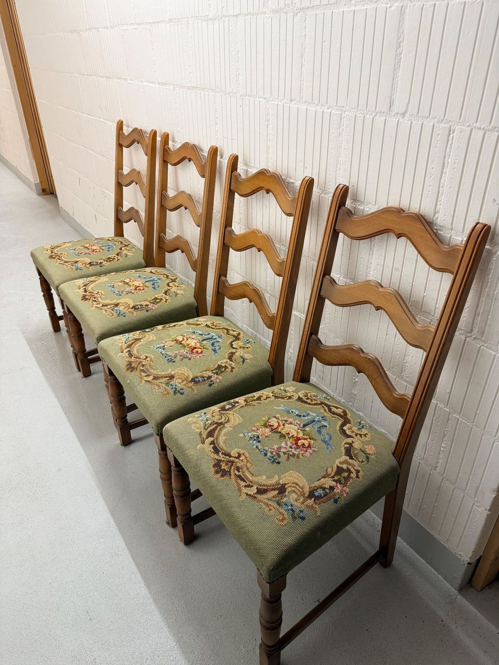 Chaises: 4 Gobelin-Stühle – D'occasion à Bassersdorf par Gebot