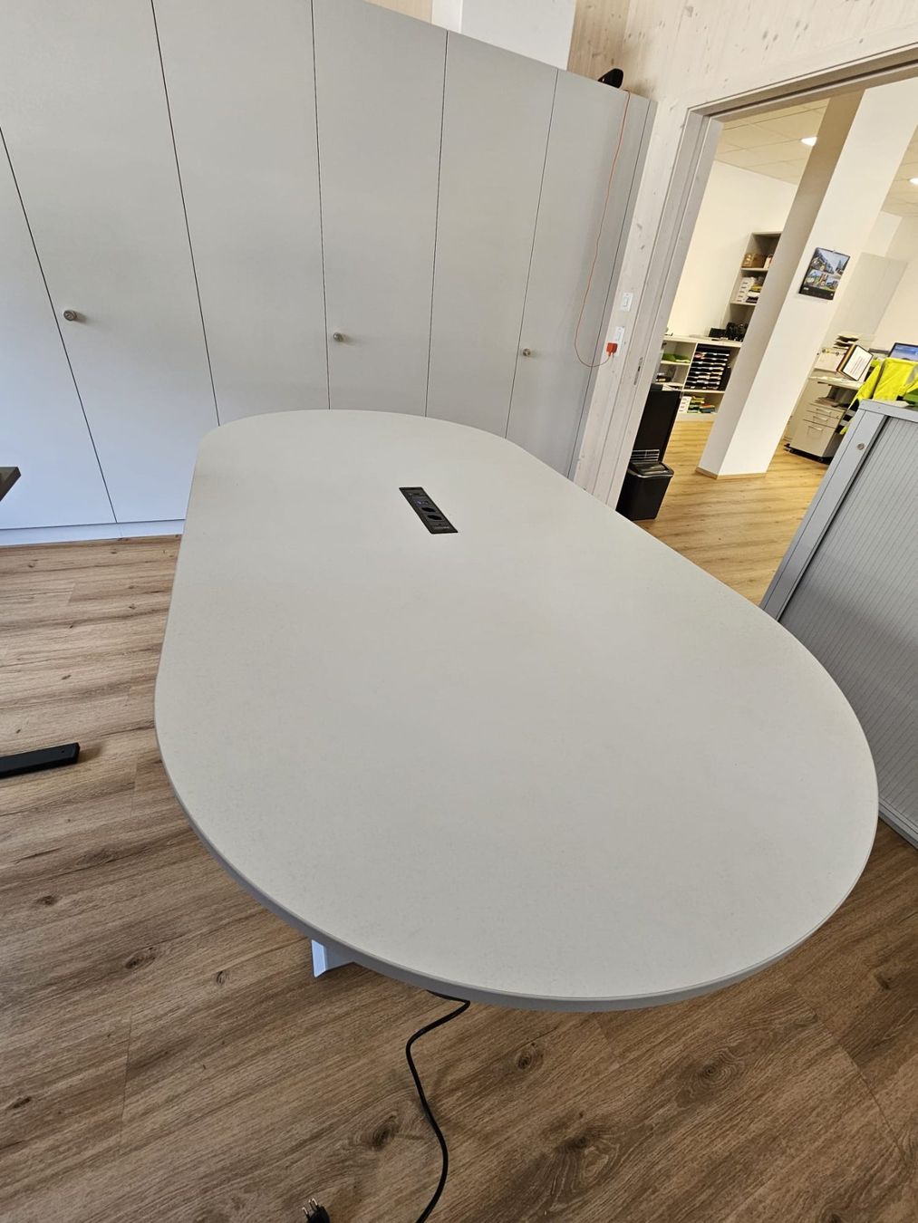 Ovaler Konferenztisch 200 × 100 cm – höhenverstellbar (D'occasion) à ...