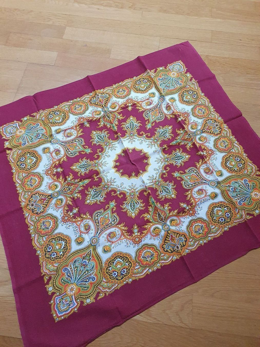 Foulard & Sciarpe: Dunkelrot,gemustertes Foulard – Usato da Ferden venduto da jemyce