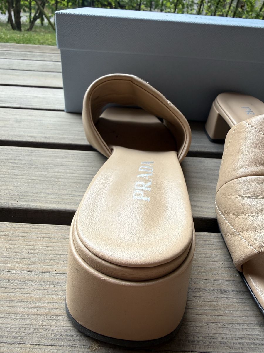 Prada Damenschuhe: PRADA Sandalen Leder Beige Gr.38.5 mit Box – Gebraucht aus Zürich von secondhandpassion 2