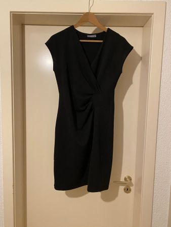 Kleines Schwarzes von b.young
