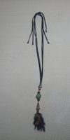 Collier avec pendantif plumes et grosses perles