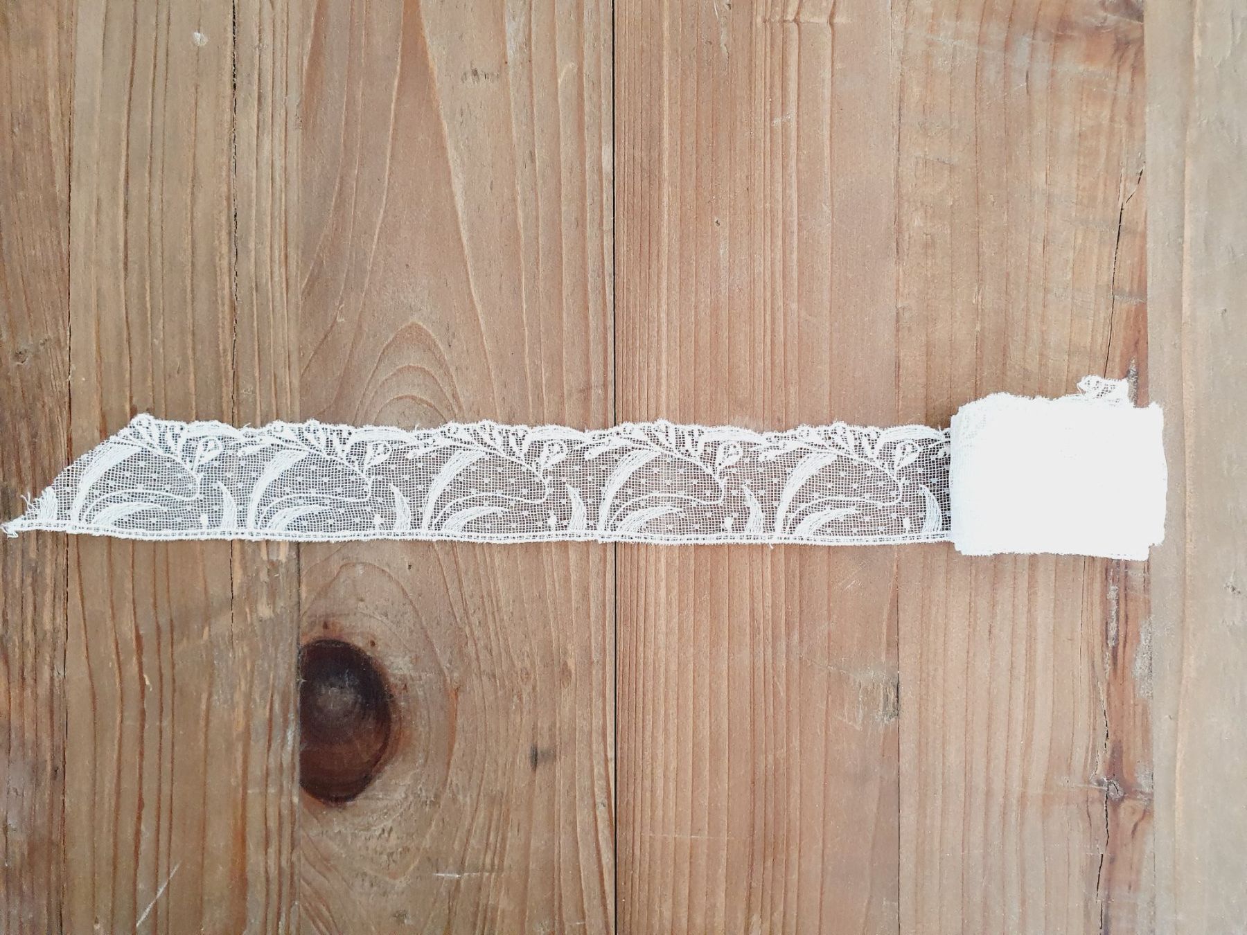 Tessuti: Spitzenband weiss Blumenmuster – Nuovo (secondo la descrizione) da Marbach SG venduto da ShabbyChicBrocante