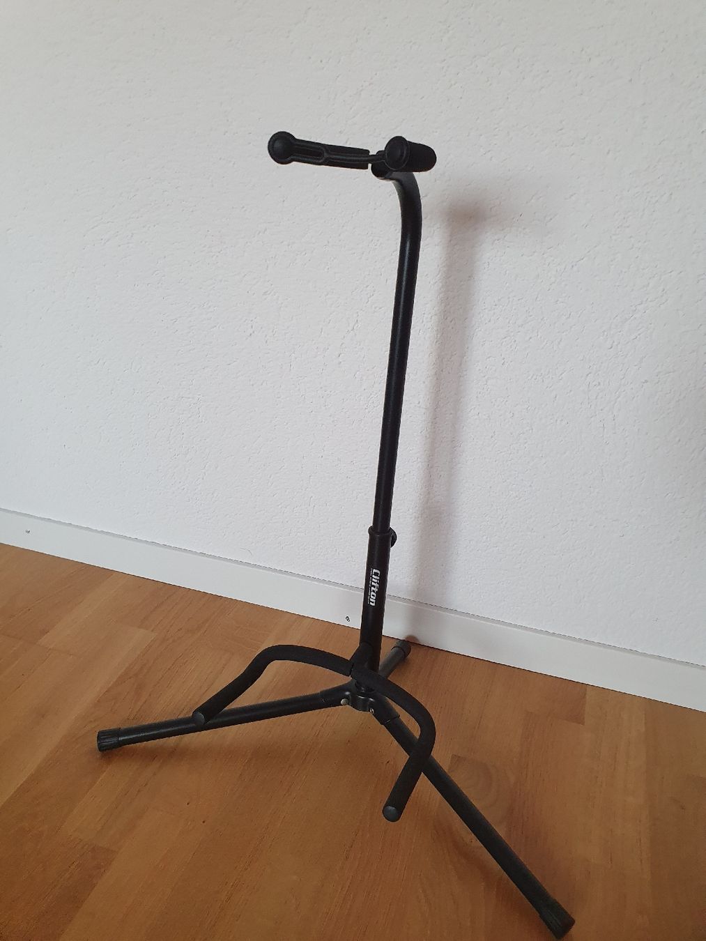 Supporti per strumenti musicali & leggii: Gitarren Ständer  – Usato da Herzogenbuchsee venduto da AndyAmazing11