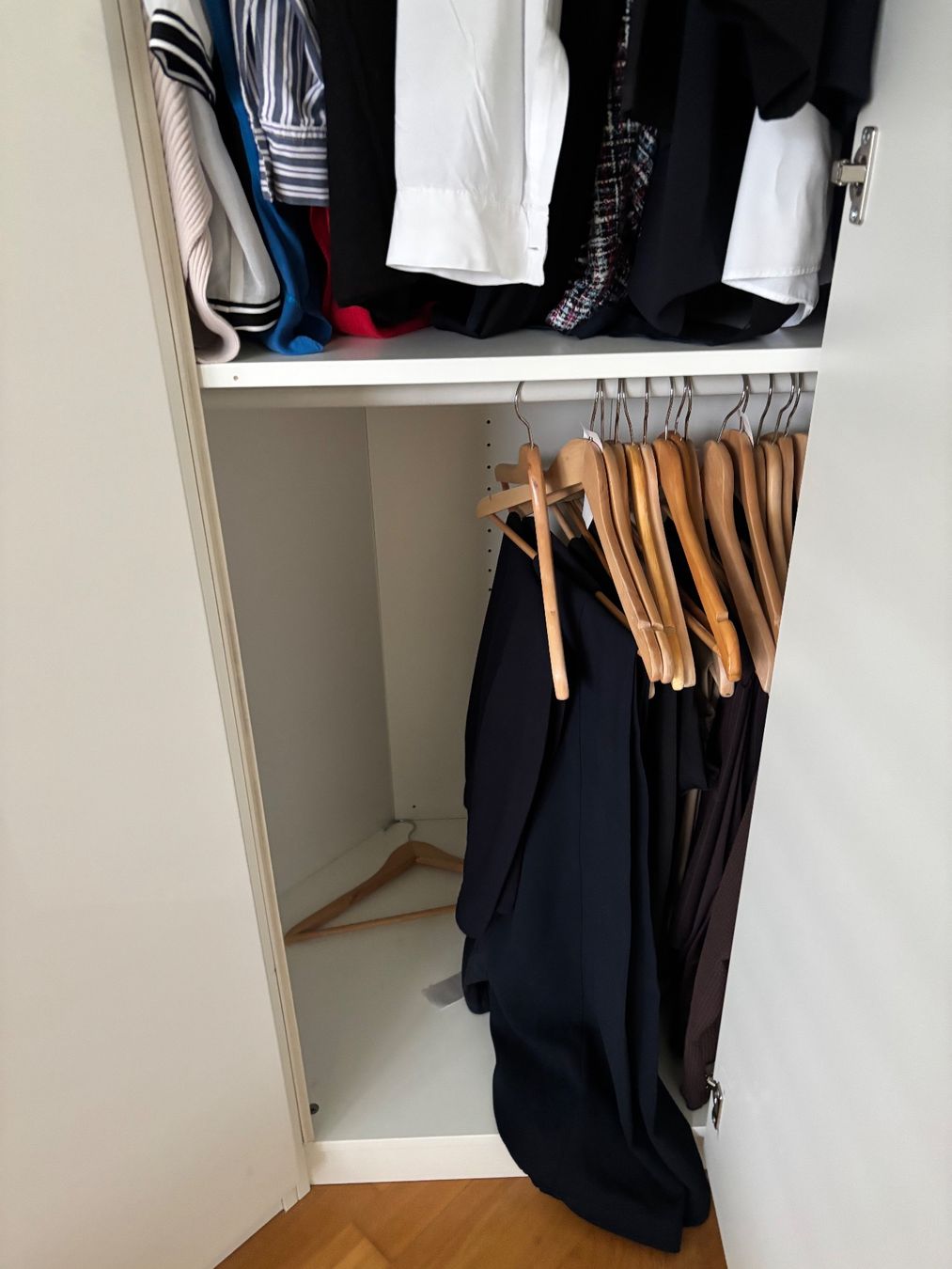 Ikea Armoires: IKEA PAX Corner Wardrobe Module - 236 cm High - White Gloss – D'occasion à Zollikerberg par luc_q6bs 5