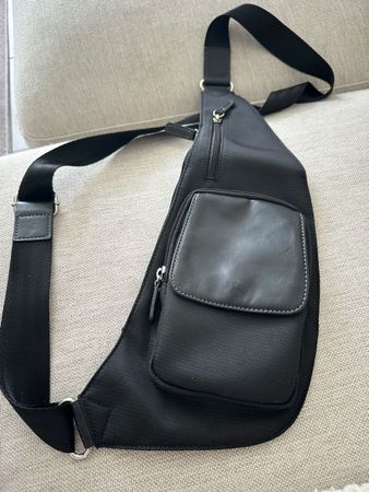 Sleek Black Sling Bag - Urban Style, Summer Ready!