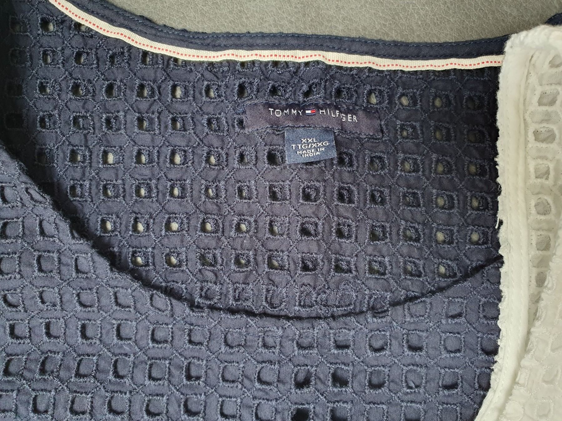 Tommy Hilfiger Top: Tommy Hilfiger Tops - XXL – Nuovo (secondo la descrizione) da Hirschthal venduto da toronto-raptors82 3